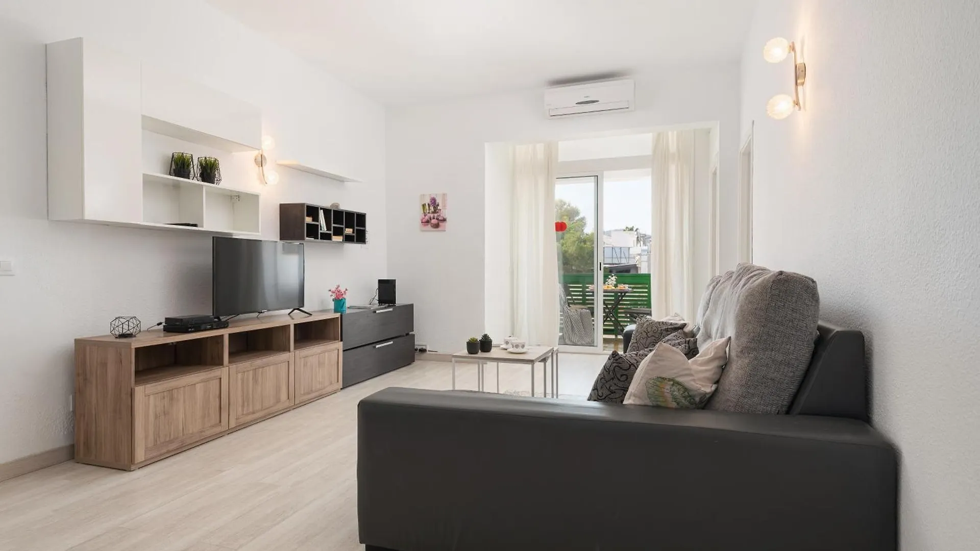 Xara New At The Beach For 6 By Bebreeze Alcudia  Alcudia (Mallorca)