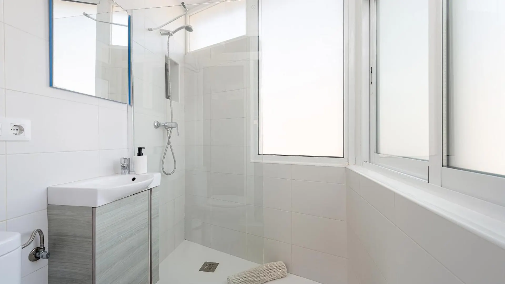 Xara New At The Beach For 6 By Bebreeze Alcudia  Apartment Alcudia (Mallorca)