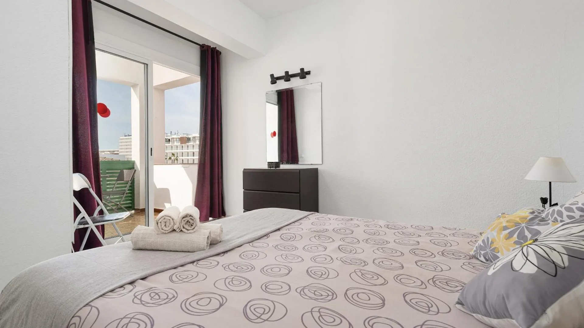 Xara New At The Beach For 6 By Bebreeze Alcudia  0*, Alcudia (Mallorca) Spain